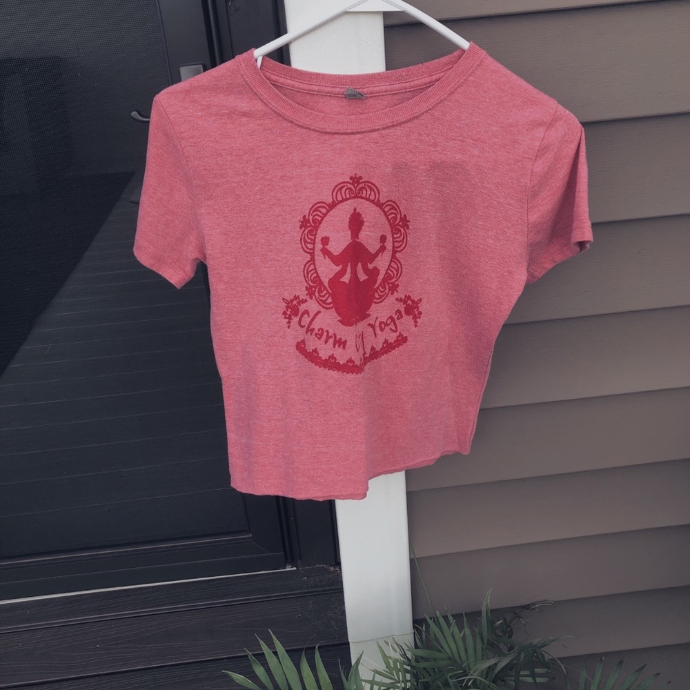 charm city yoga cropped tshirt